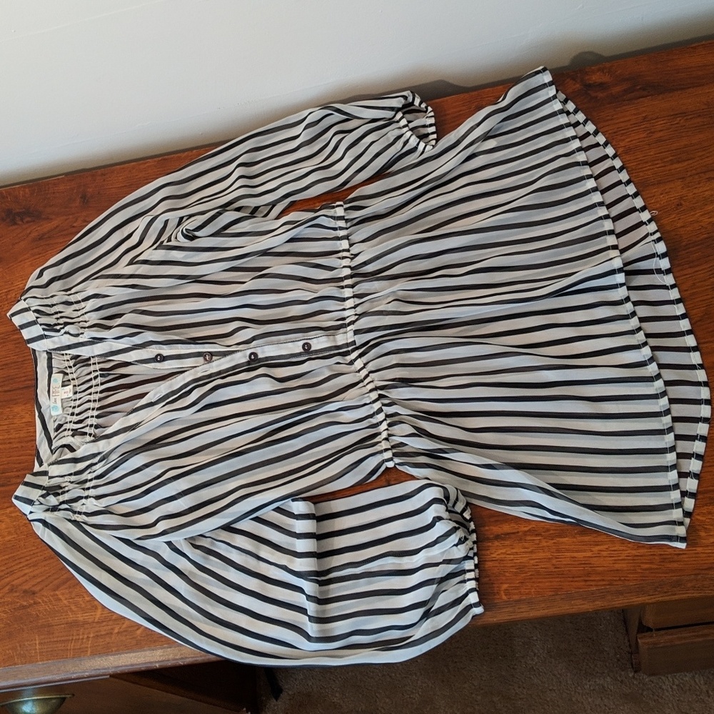 B&W 🐼 Striped Blouse